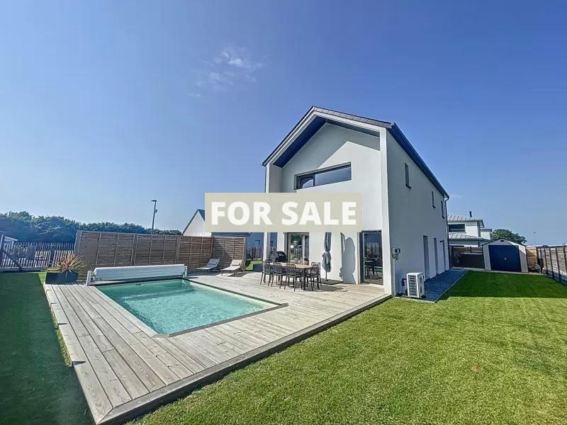 Contemporary Detached House with Pool by the Coast
