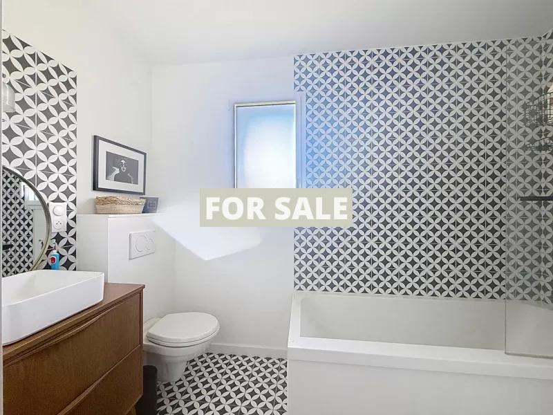 Contemporary Detached House with Pool by the Coast