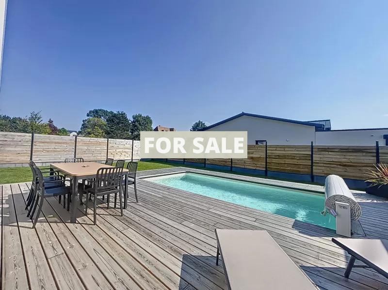 Contemporary Detached House with Pool by the Coast