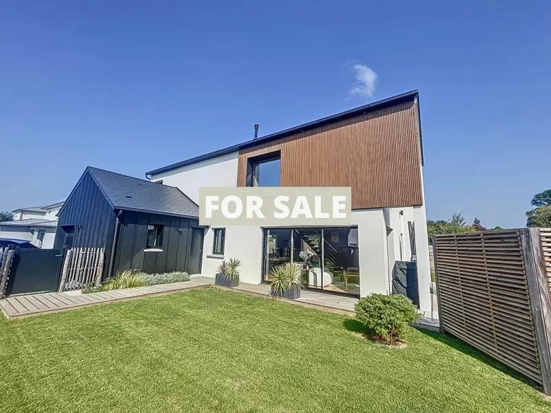 Contemporary Detached House with Pool by the Coast