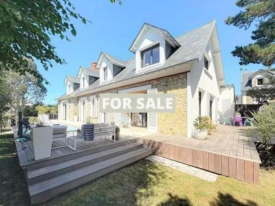 Detached House with Swimming Pool by the Coast