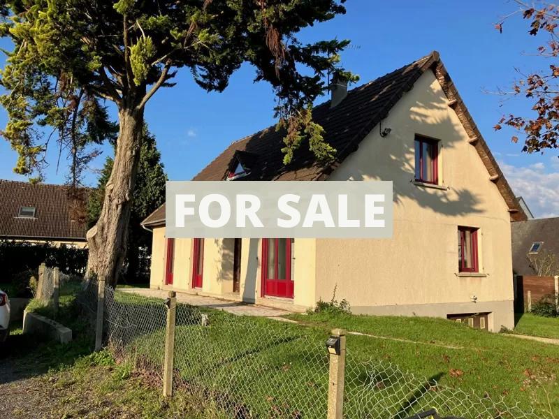Main Photo of a 5 bedroom  House for sale