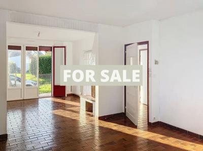 Modern Detached House with Garden