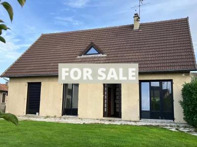 Traditional Detached House with Landscaped Garden