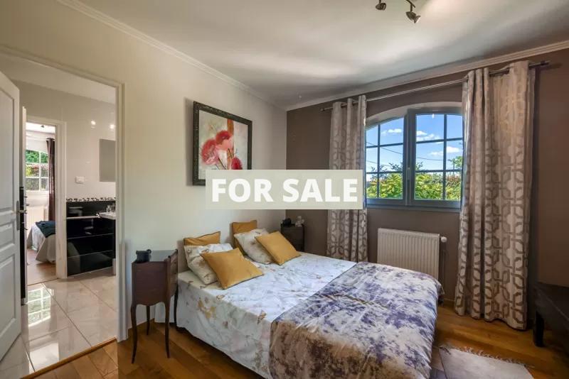 Beautiful Detached Rural House with Landscaped Garden