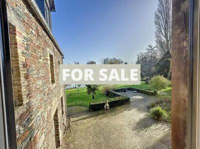 Glorious Property With Parkland Gardens
