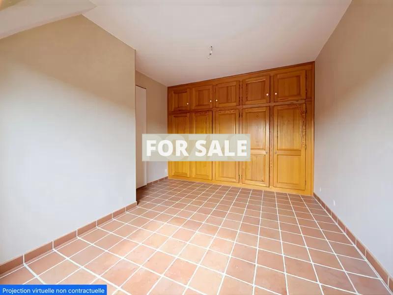 Detached Country House with Outbuilding