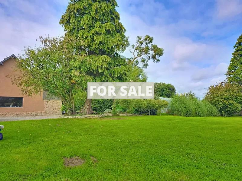 Detached Country House with Outbuilding