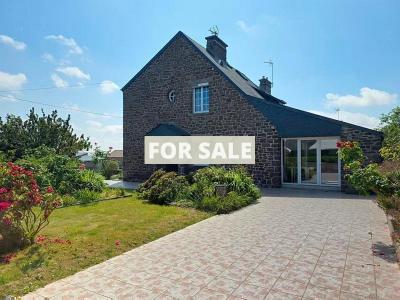 Traditional House with Garden and Detached Outbulding