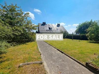 Traditional House with Garden and Detached Outbulding