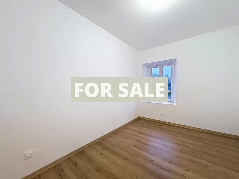 Detached House with Garden and Heated Pool