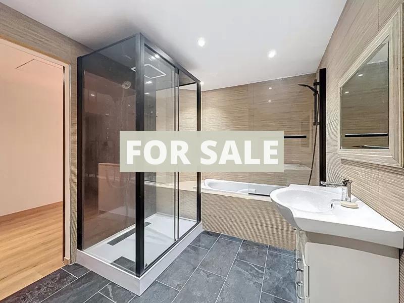 Detached House with Garden and Heated Pool