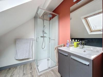 Detached House with Garden by the Coast