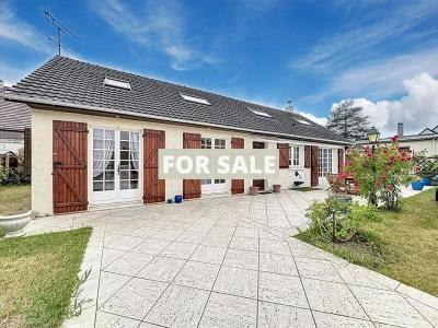 Detached House with Lovely Mature Garden