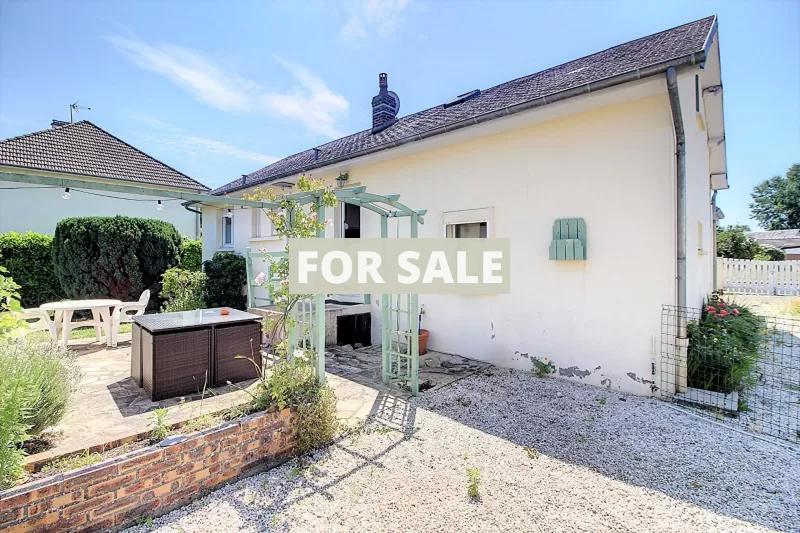 Lovely Detached House and Garden by the Coast