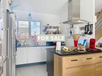 Contemporary House in Coastal Location