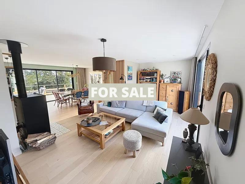 Detached House Nestled in Absolute Tranquility