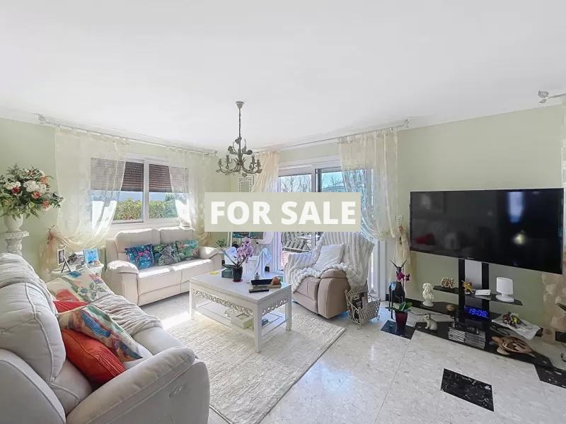 Detached House with Landscaped Garden