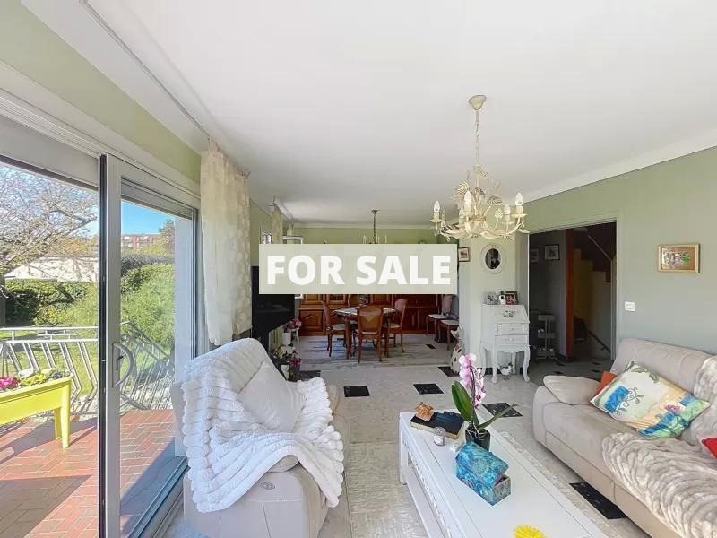 Detached House with Landscaped Garden