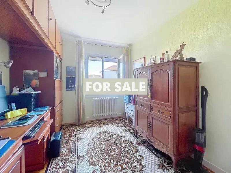 Detached House with Landscaped Garden