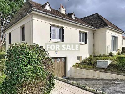 Detached House with Landscaped Garden