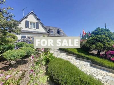 Detached House with Glorious Landscaped Garden