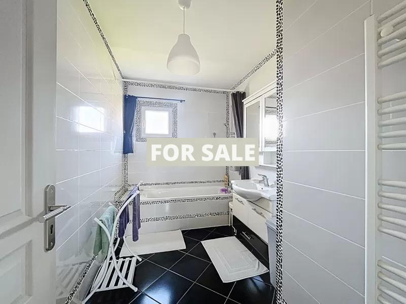 Contemporary Detached House by the Coast