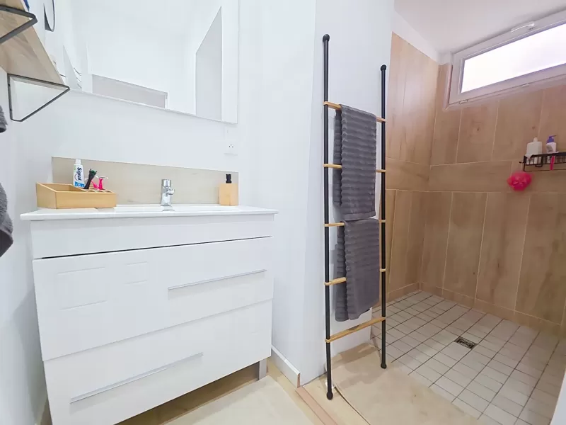 Beautiful House with Garden by the Coast