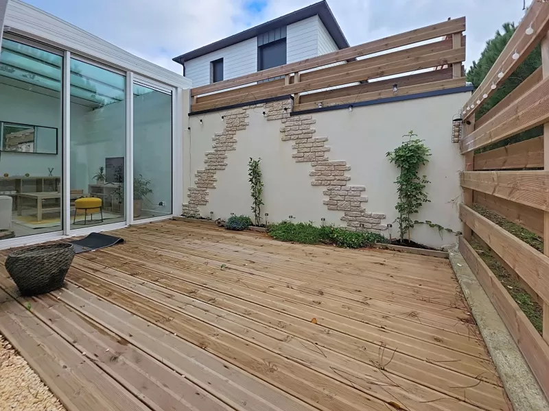 Beautiful House with Garden by the Coast