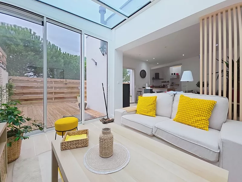 Beautiful House with Garden by the Coast