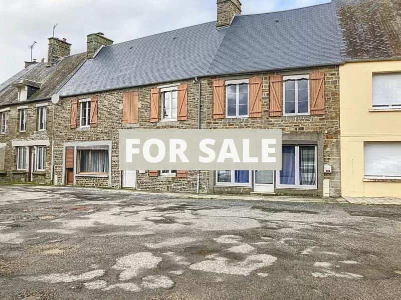 Main Photo of a 6 bedroom  Town House for sale