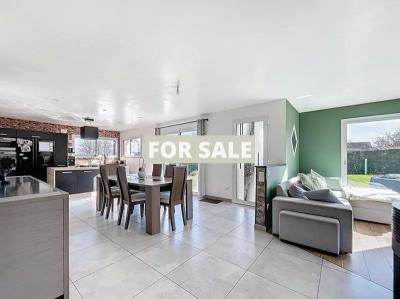 Contemporary Detached House with Landscaped Garden