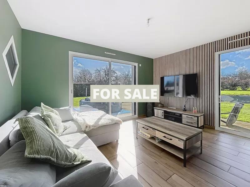 Contemporary Detached House with Landscaped Garden