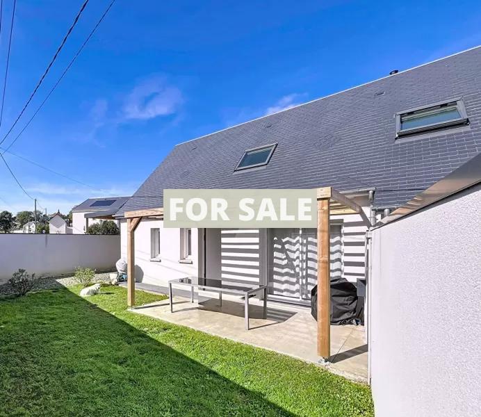 Contemporary Detached House by the Coast