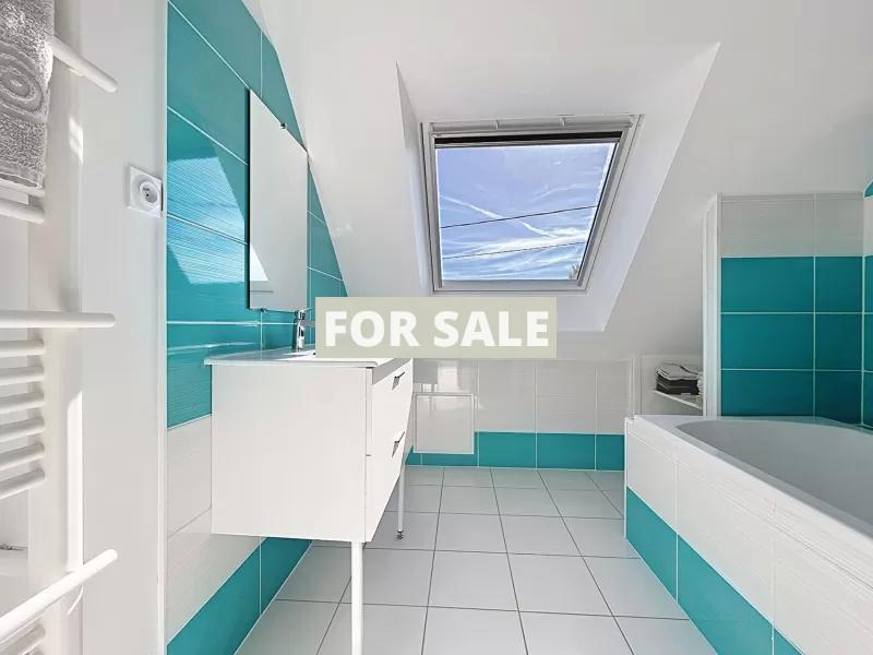 Contemporary Detached House by the Coast