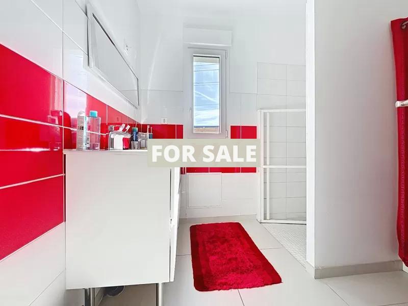 Contemporary Detached House by the Coast