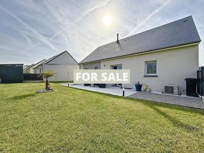 Modern Detached House with Garden
