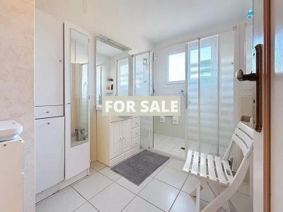 Detached House with Garden by the Coast