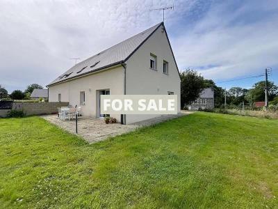 Modern Detached House with Garden