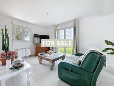Modern Detached House with Garden