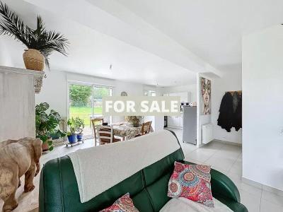 Modern Detached House with Garden