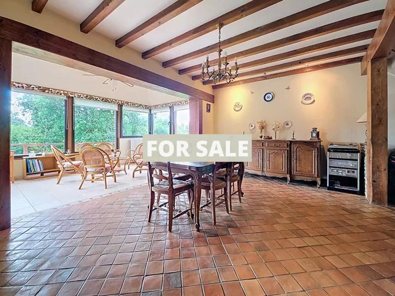 Detached Country House with Landscaped Garden