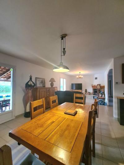 Pleasant Traditional Single Storey Villa With 4 Bedrooms On A 1512 M2 Land With Terraces And Pool.