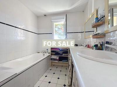 Detached House with Garden