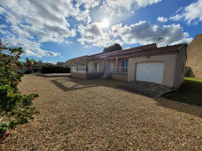 Villa With Swimming Pool In A Peaceful Neighbourhood