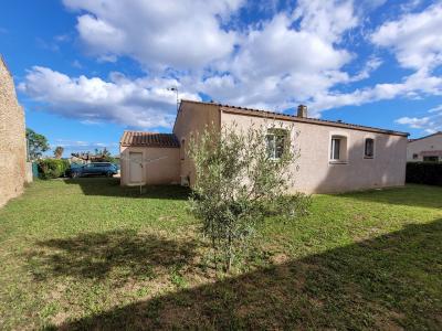 Villa With Swimming Pool In A Peaceful Neighbourhood