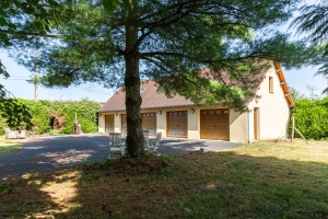 Detached Country House with Swimming Pool