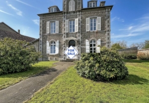 Manor House Style Property with Garden