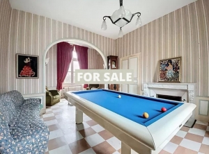 Manor House Style Property with Garden