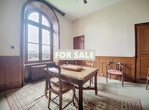 Manor House Style Property with Garden